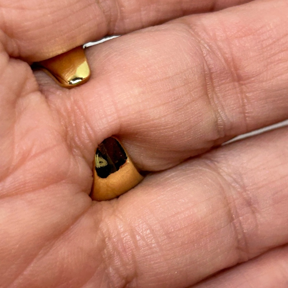 Elegant Black and Gold Ring Adjustable size and with Crystal Heart Accent - Picture 4 of 4